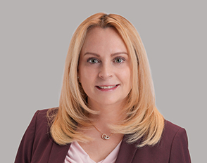 Kelly M. Mann headshot.